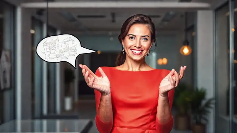 Mujer creativa irradia confianza y estilo